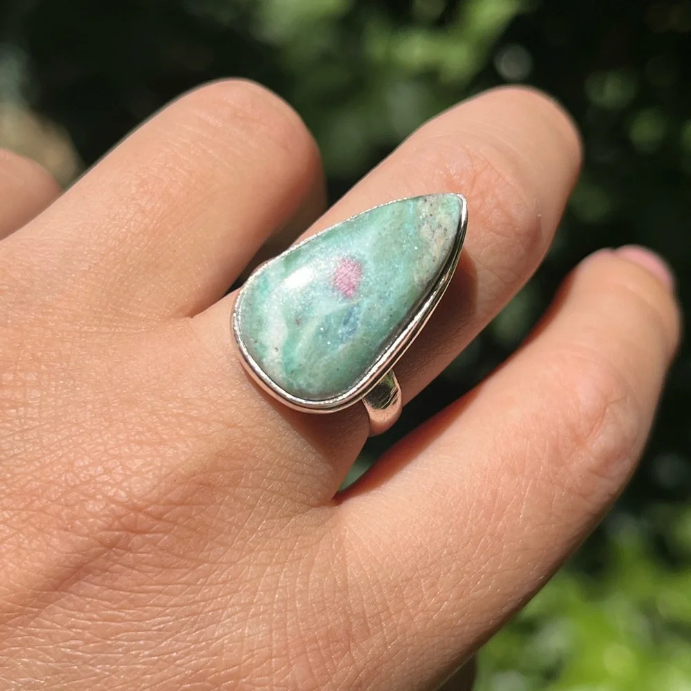 Size 7.5 925 Silver plated‎ fuchisite ring